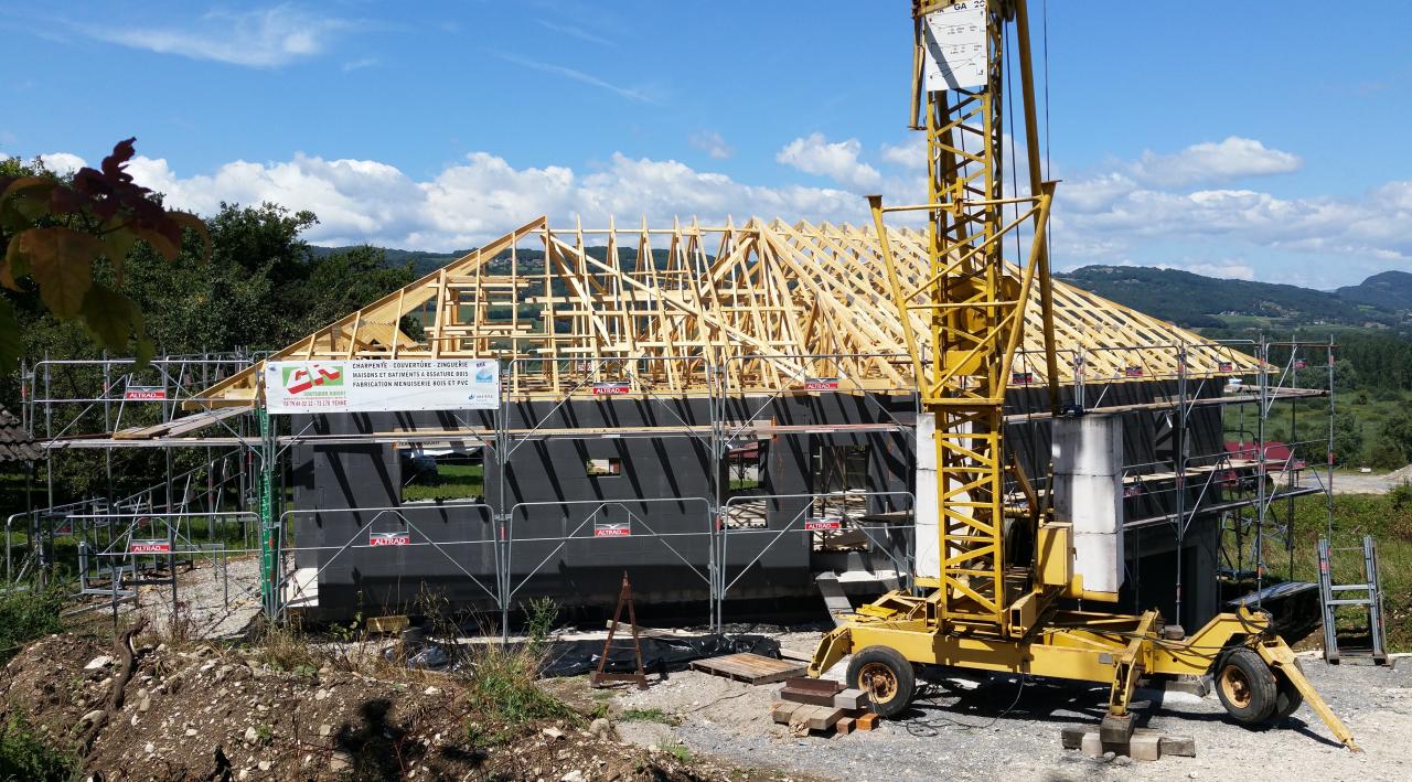 Charpente en fermettes sur une villa à Yenne